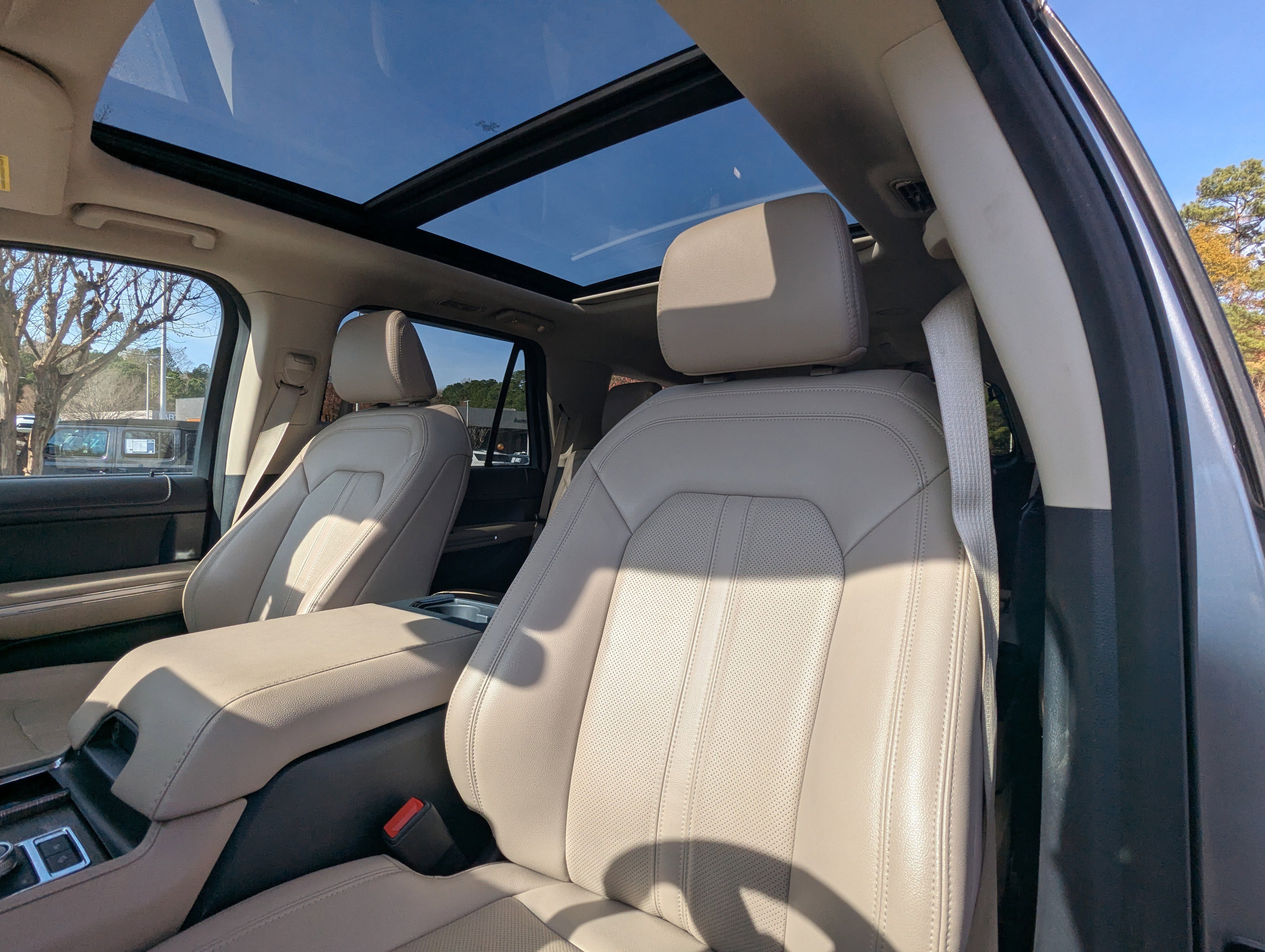 Used 2024 Ford Expedition Limited image 9