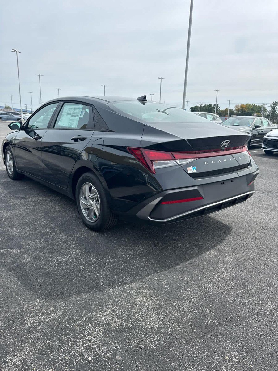 New 2026 Hyundai Elantra SE FWD image 15