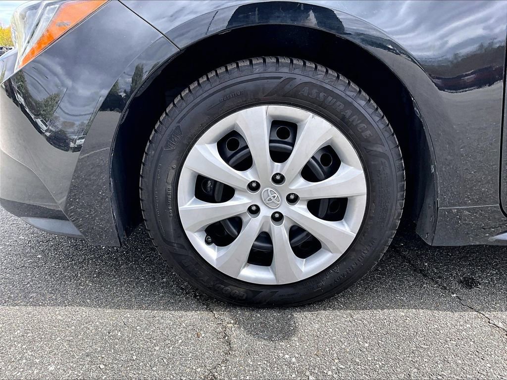 Used 2020 Toyota Corolla LE FWD image 7