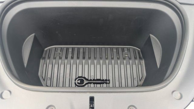 Used 2023 Tesla Model Y Long Range image 38