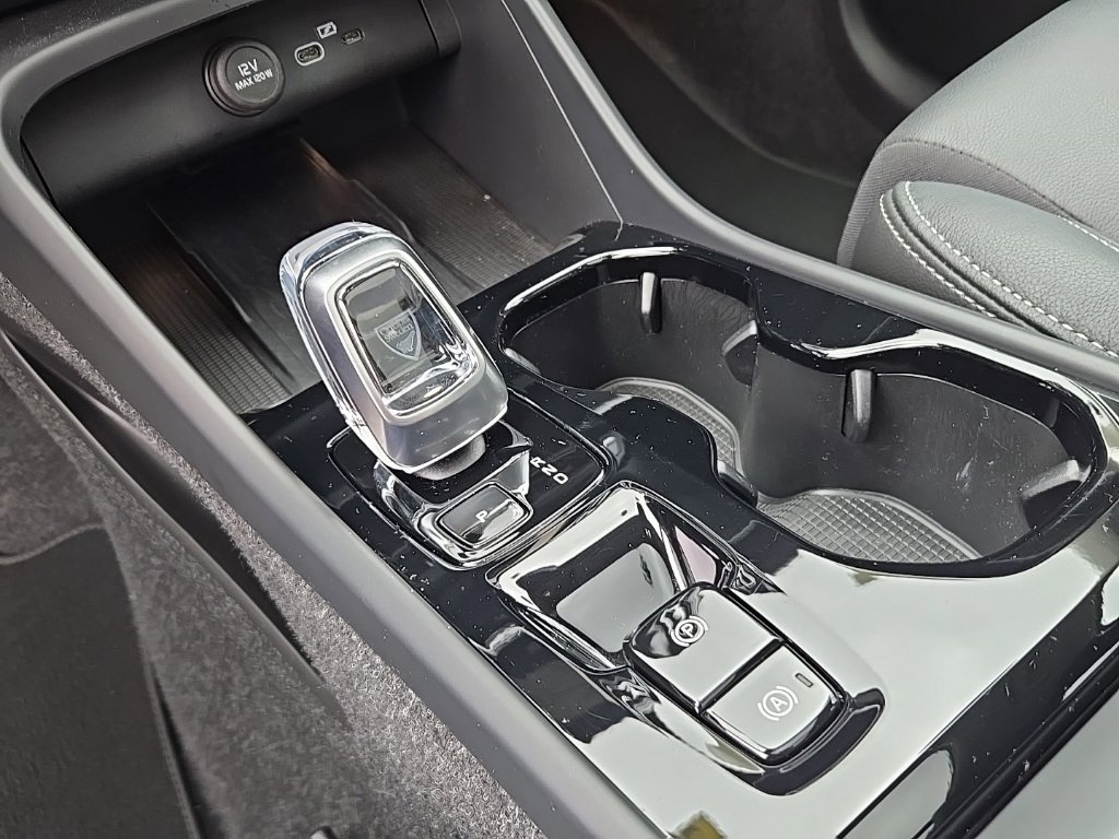 Certified 2025 Volvo XC40 B5 Ultra AWD/4WD image 20