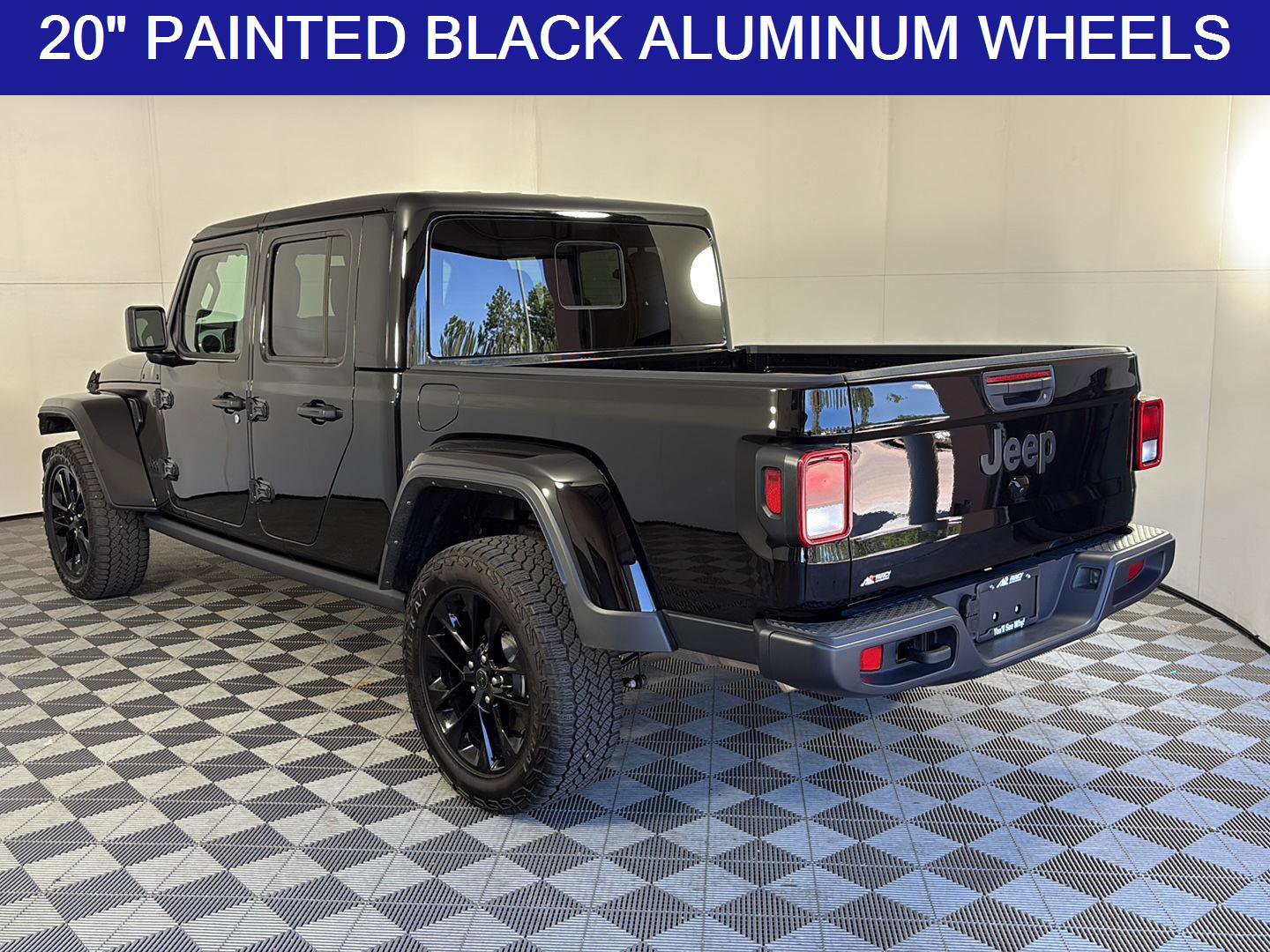 Used 2025 Jeep Gladiator Sport AWD/4WD image 7