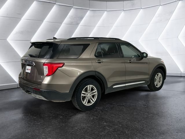 Used 2021 Ford Explorer XLT w/ Equipment Group 202A AWD/4WD image 4