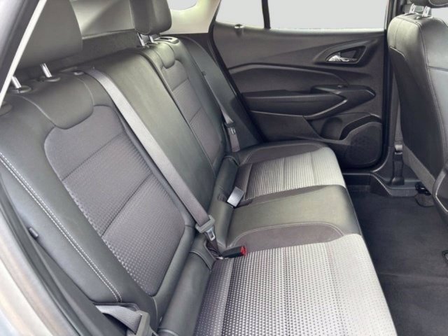 Used 2025 Chevrolet Trax LT w/ LT Convenience Package FWD image 33