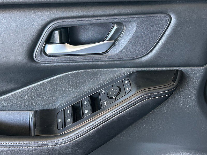 Used 2025 Nissan Rogue SV FWD image 31