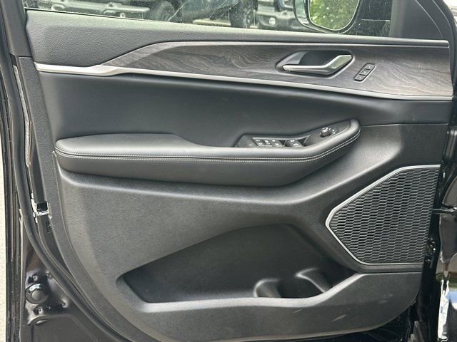New 2026 Jeep Grand Cherokee L Limited RWD image 11