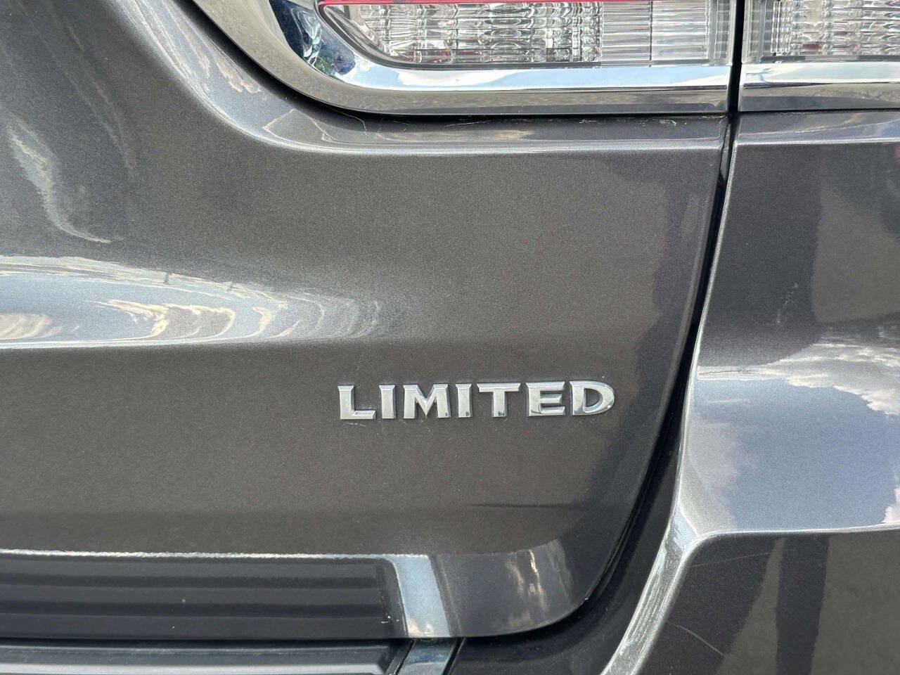 Used 2019 Jeep Grand Cherokee Limited AWD/4WD image 41