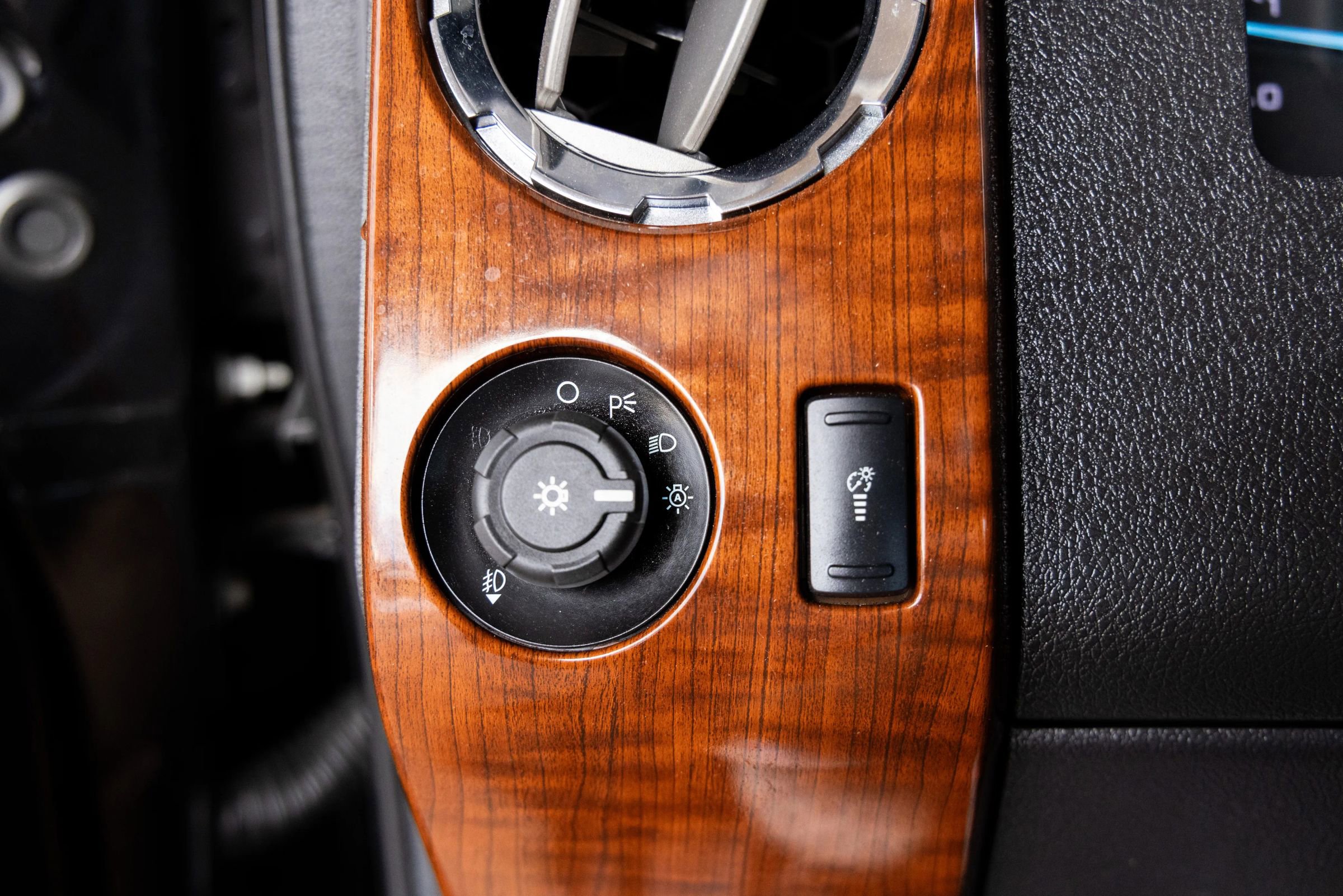 Used 2016 Ford F350 King Ranch w/ King Ranch w/Chrome Package AWD/4WD image 37