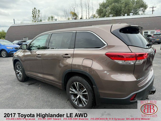 Used 2017 Toyota Highlander Plus AWD/4WD image 5