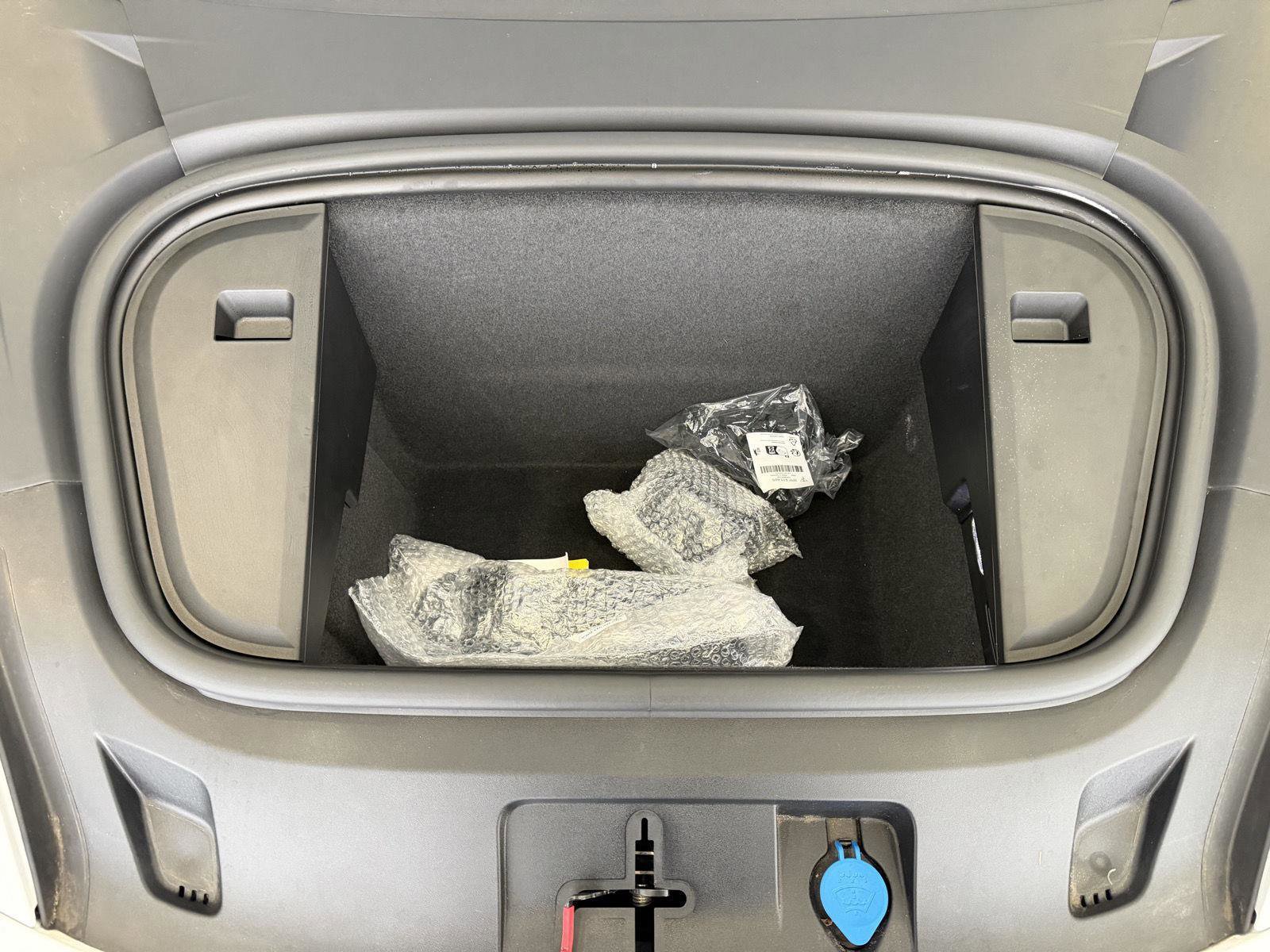 Certified 2025 Porsche Taycan image 27