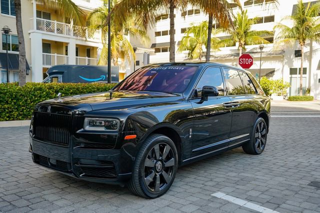 Used 2023 Rolls-Royce Cullinan w/ Cullinan Package image 2