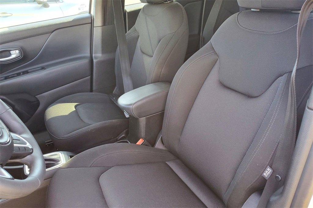 Used 2023 Jeep Renegade Latitude image 10