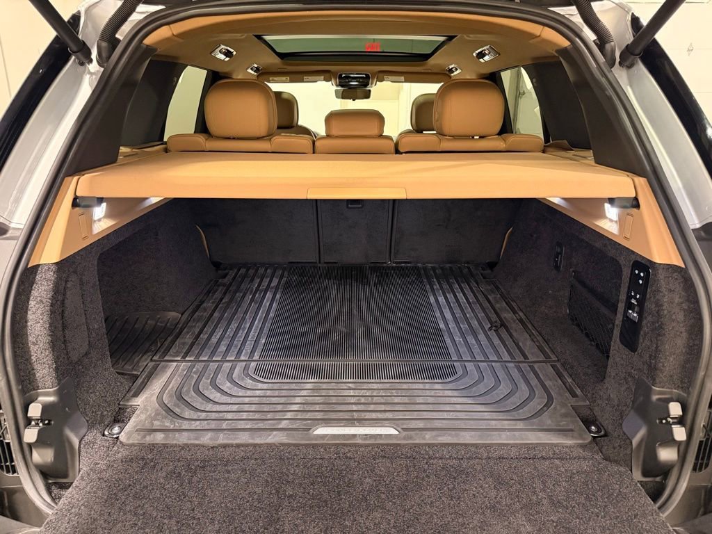Used 2025 Land Rover Range Rover SE image 10
