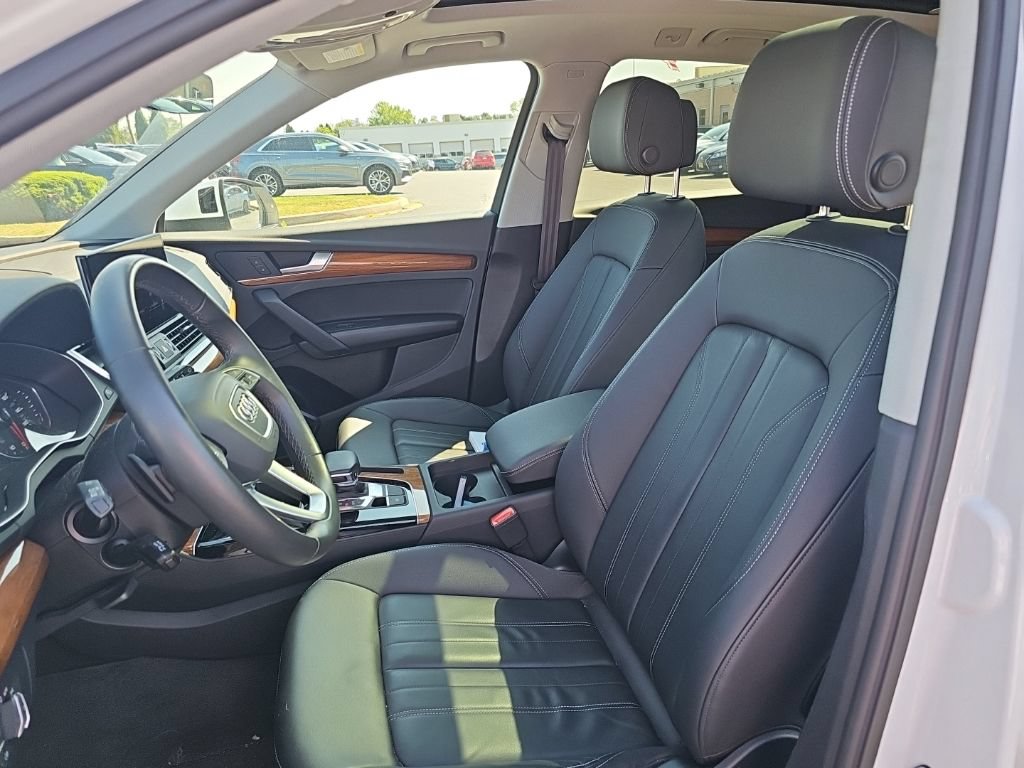 Certified 2023 Audi Q5 2.0T Premium w/ Convenience Package AWD/4WD image 3