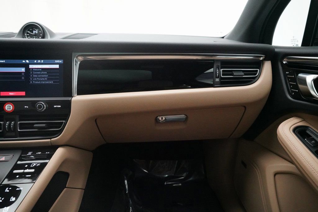 Certified 2026 Porsche Macan image 27