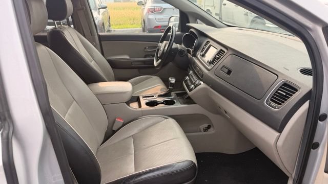 Used 2021 Kia Sedona EX FWD image 17