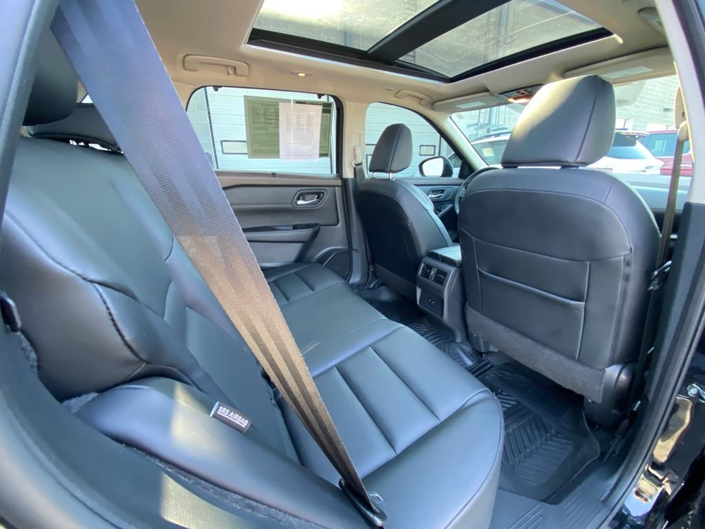 Used 2023 Nissan Rogue SV w/ SV Premium B Package FWD image 24
