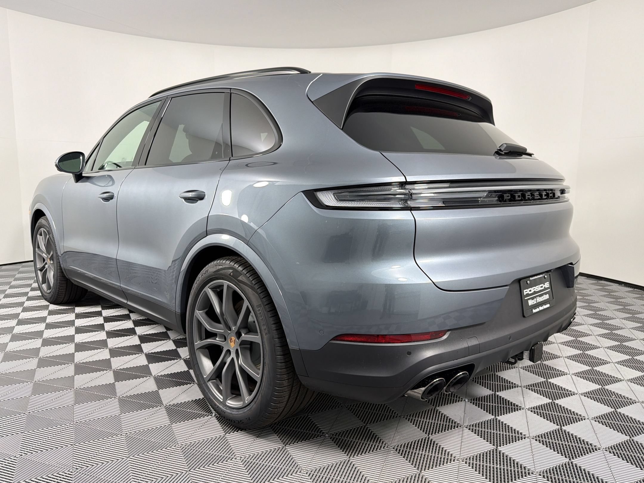 Certified 2026 Porsche Cayenne AWD/4WD image 3