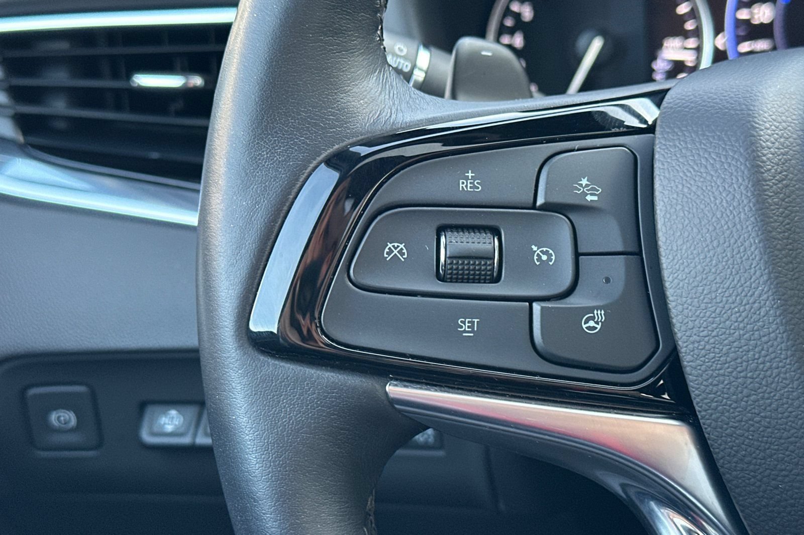 Certified 2024 Buick Enclave Avenir FWD image 34