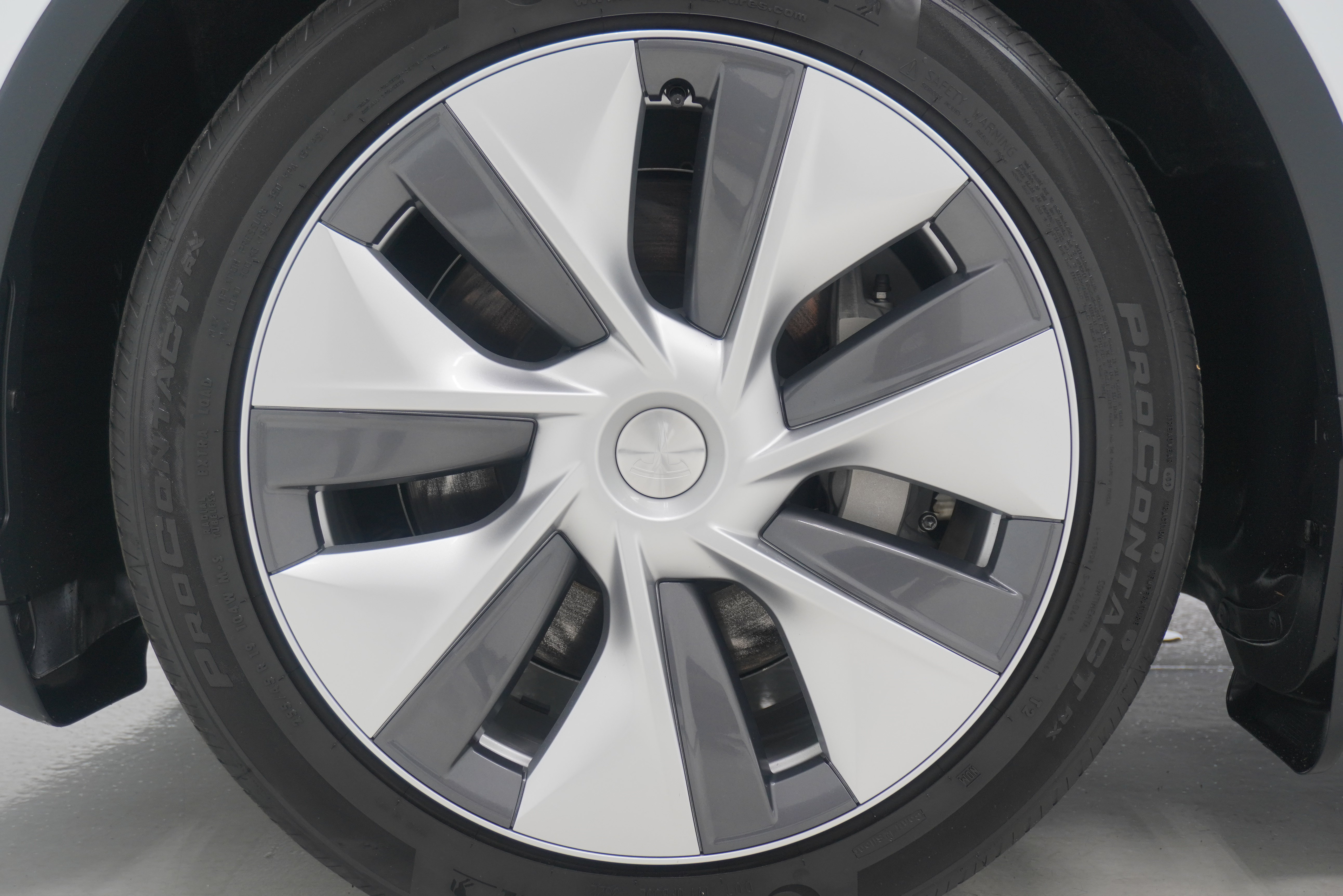 Used 2023 Tesla Model Y Long Range AWD/4WD image 28