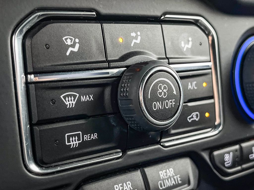 Used 2023 Chevrolet Suburban Premier image 30