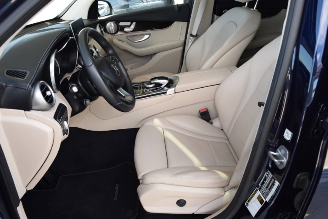 Used 2017 Mercedes-Benz GLC 300 4MATIC image 25