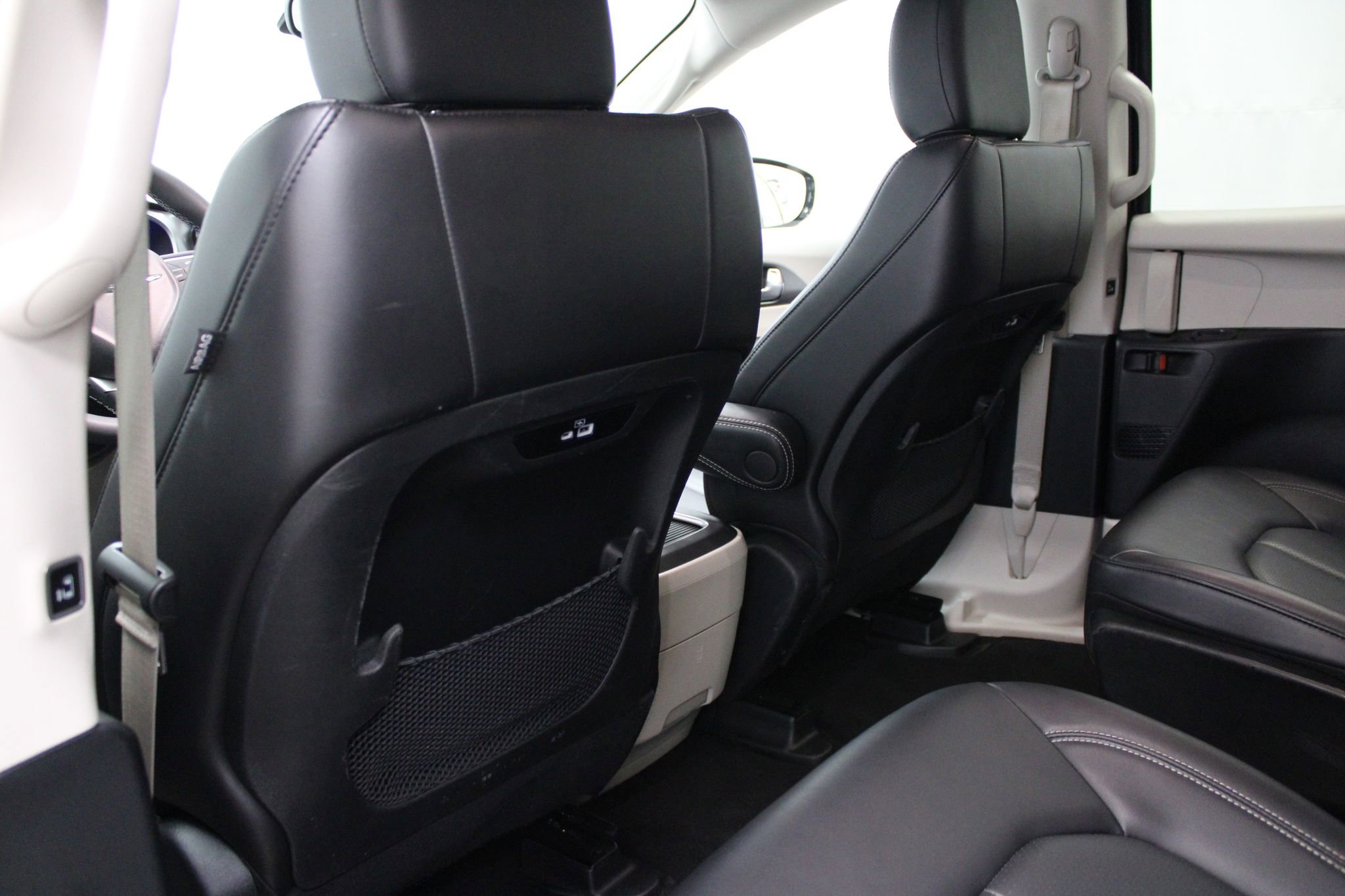 Used 2024 Chrysler Pacifica Select image 14