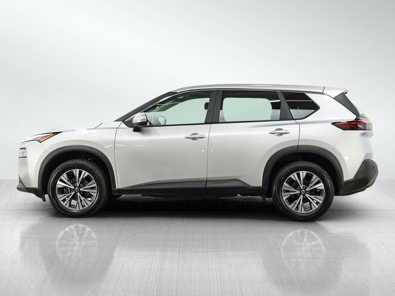 Used 2023 Nissan Rogue SV AWD/4WD image 2