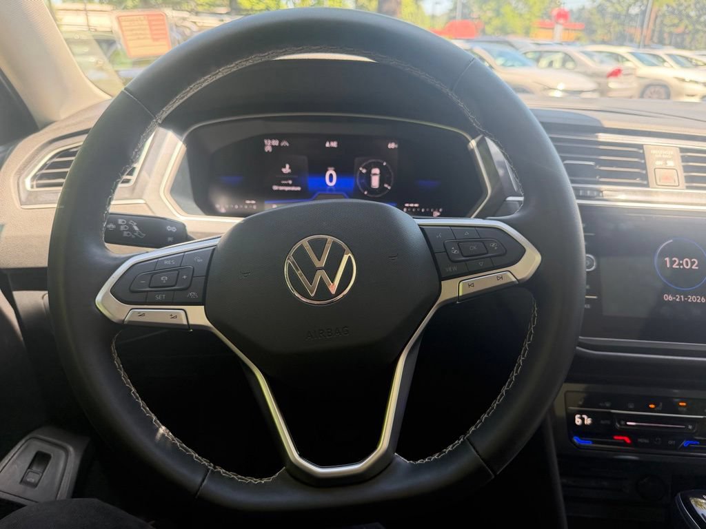 Used 2024 Volkswagen Tiguan SE AWD/4WD image 24