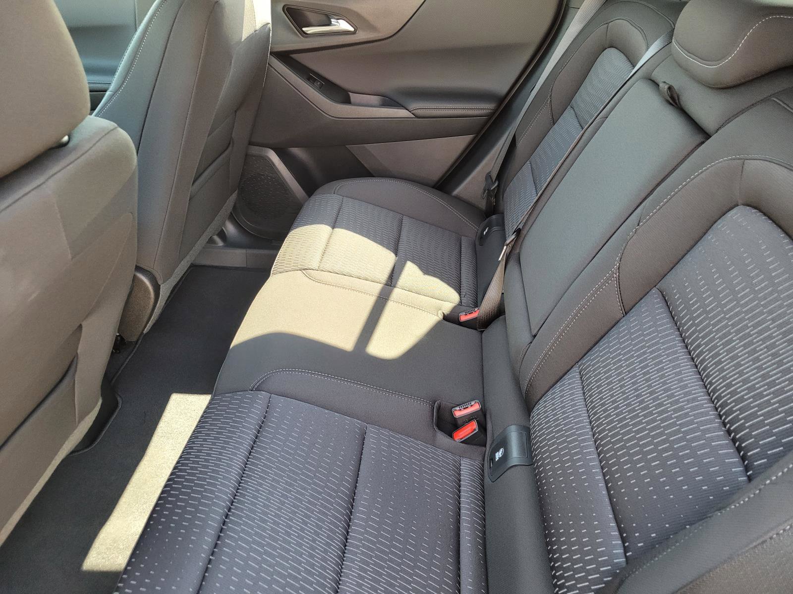 New 2027 Chevrolet Equinox LT w/ Safety and Technology Package FWD image 9