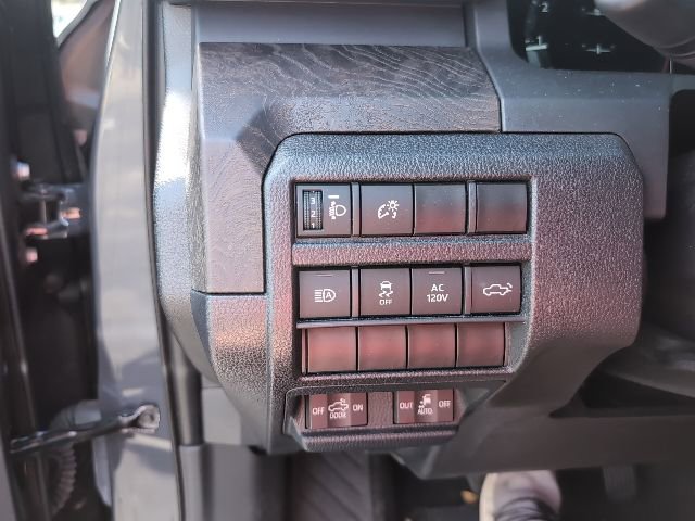 Used 2024 Toyota Tacoma Limited w/ Limited Package (LT) image 21