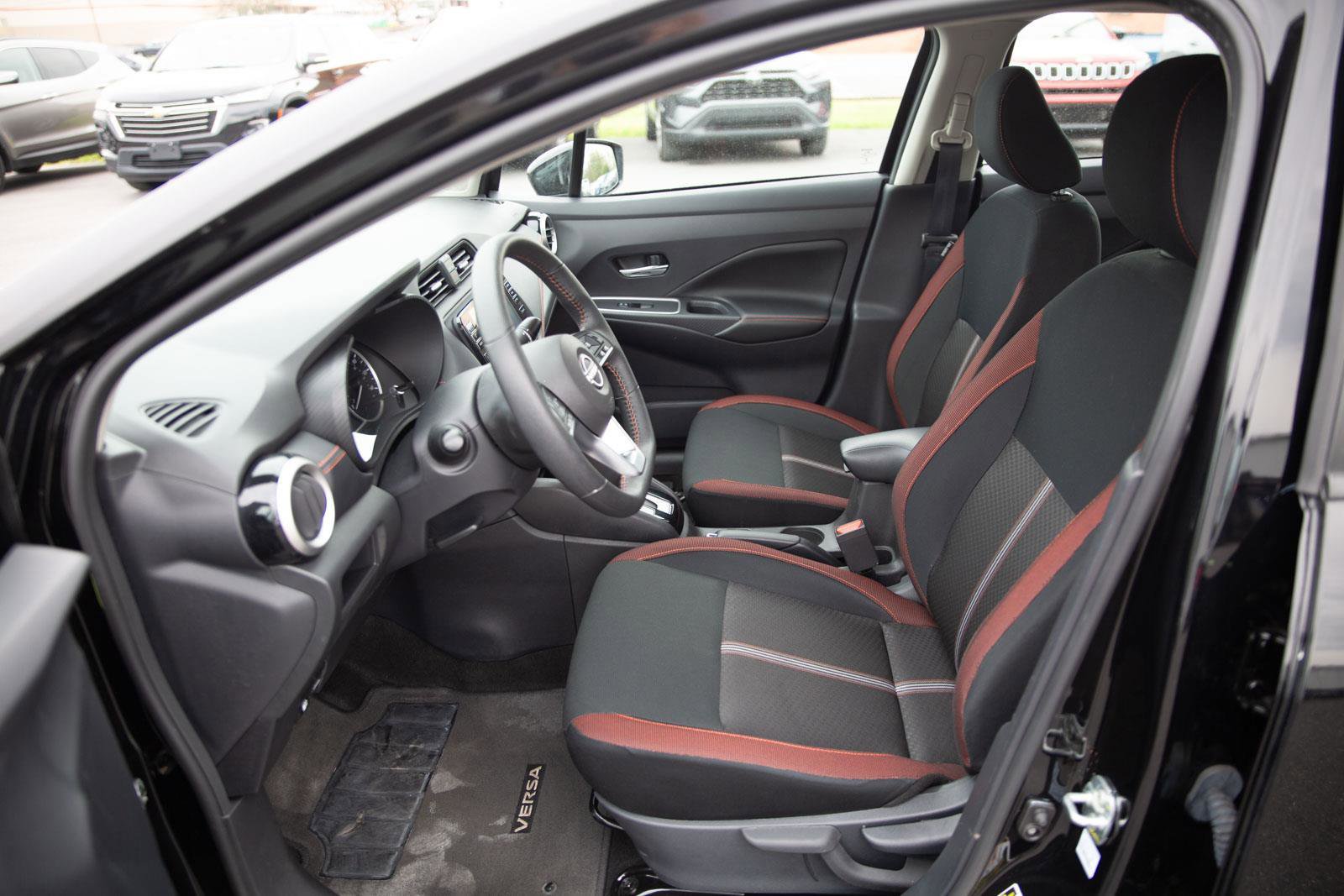 Used 2025 Nissan Versa SR image 19