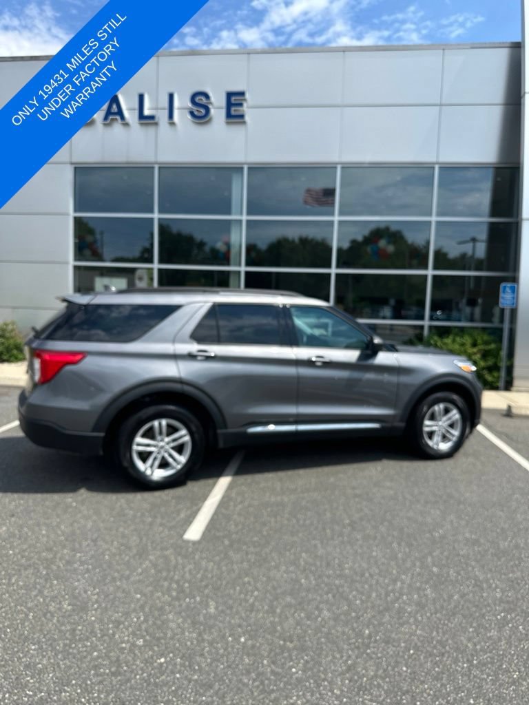 Used 2024 Ford Explorer XLT AWD/4WD image 3