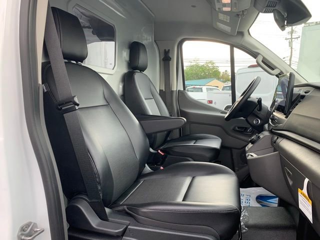 New 2024 Ford E-Transit Low Roof RWD image 15