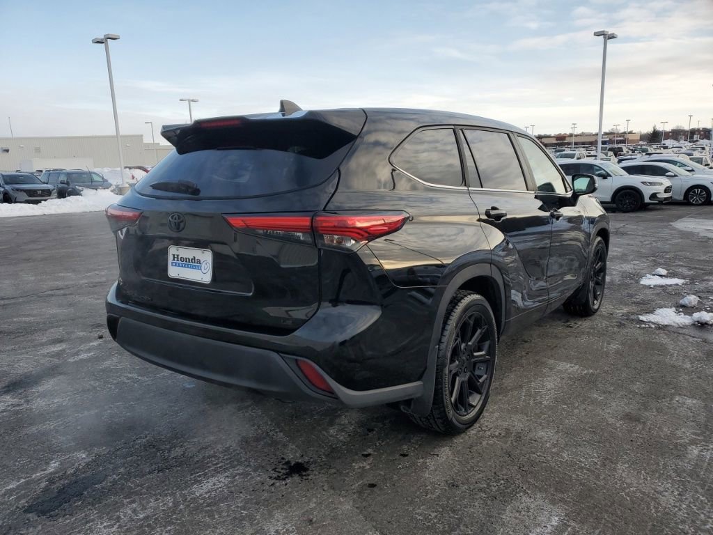 Used 2023 Toyota Highlander LE image 7