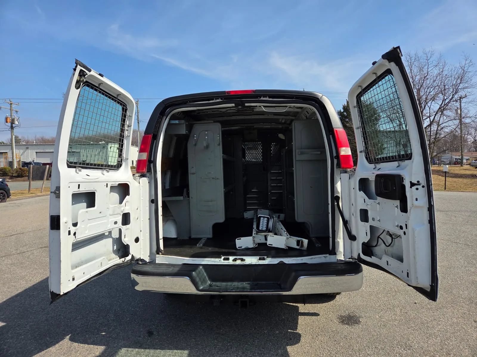 Used 2014 Chevrolet Express 2500 RWD image 15