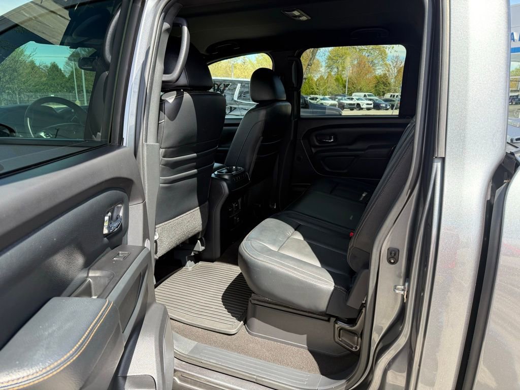 Used 2018 Nissan Titan SL w/ Midnight Edition AWD/4WD image 11