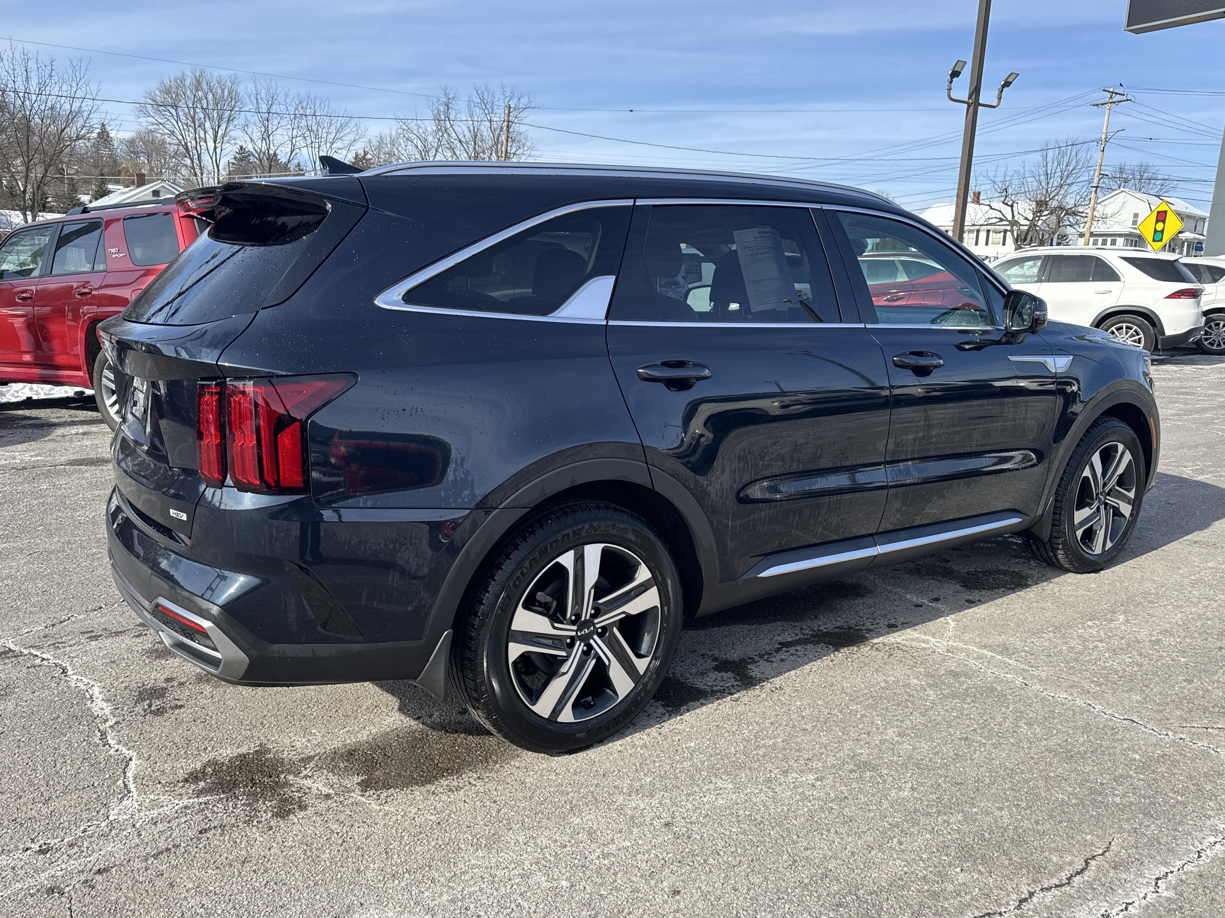 Used 2023 Kia Sorento SX Prestige w/ Panoramic Sunroof Package image 3