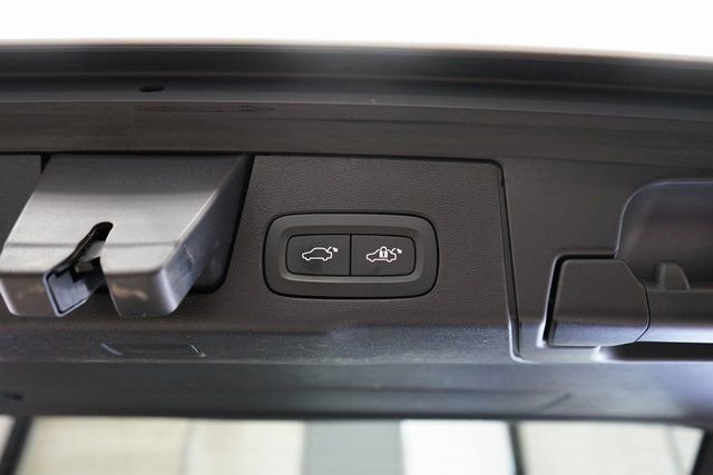 Used 2023 Volvo XC60 B5 Core image 56