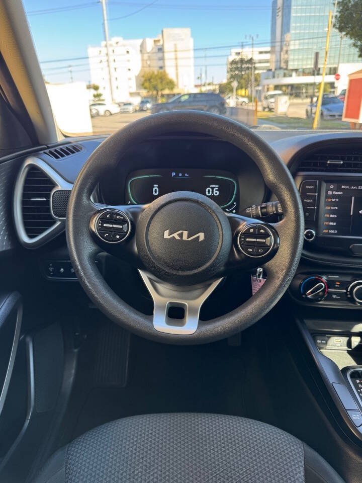 Used 2023 Kia Soul LX FWD image 18