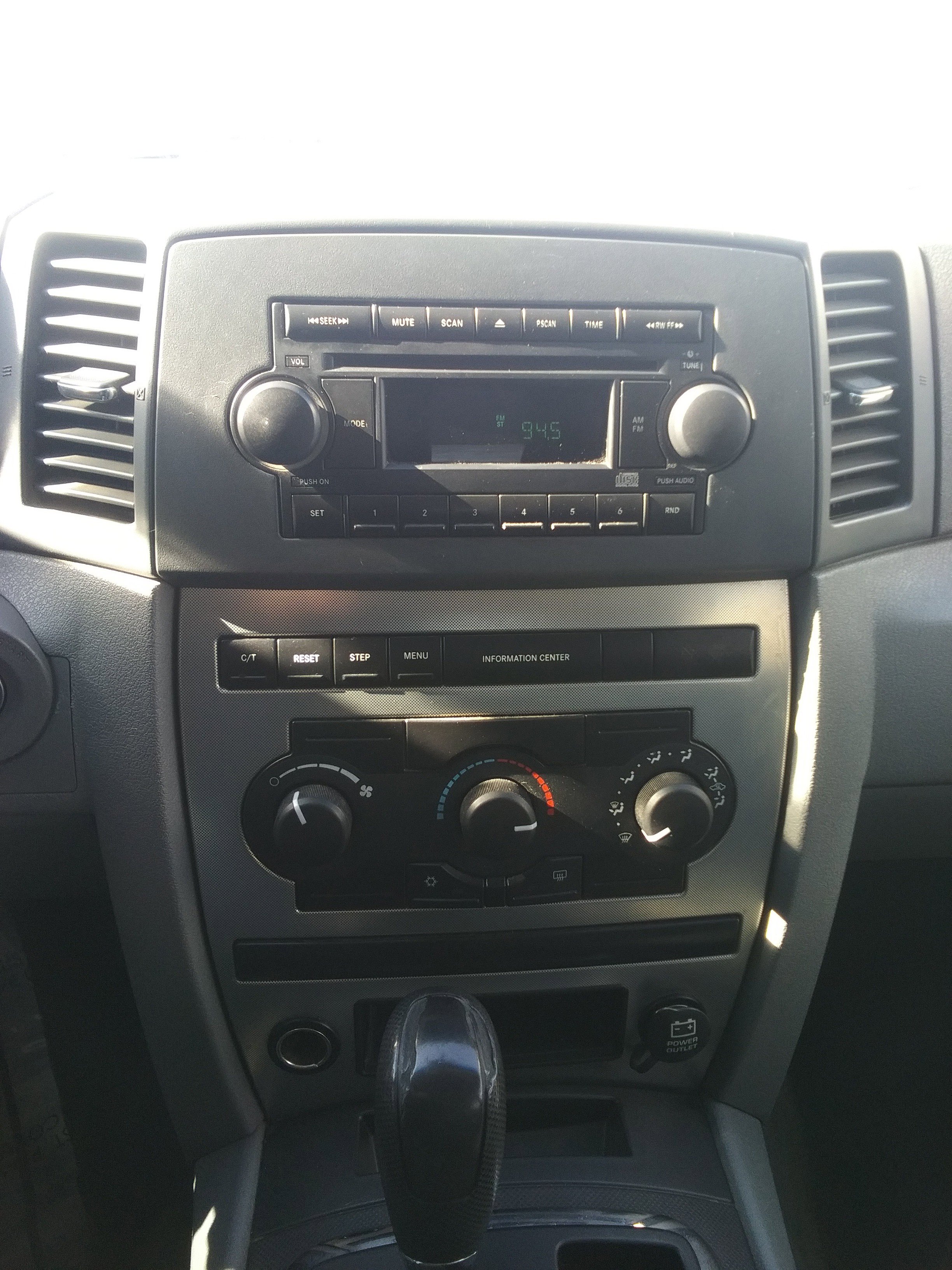 Used 2005 Jeep Grand Cherokee Laredo RWD image 13