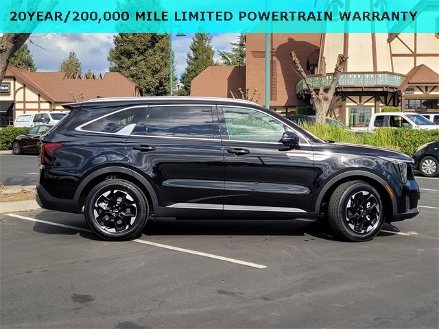 New 2026 Kia Sorento S image 3