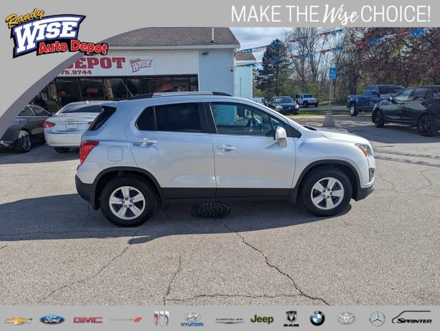 Used 2016 Chevrolet Trax LT w/ LT Sun and Sound Package FWD image 2