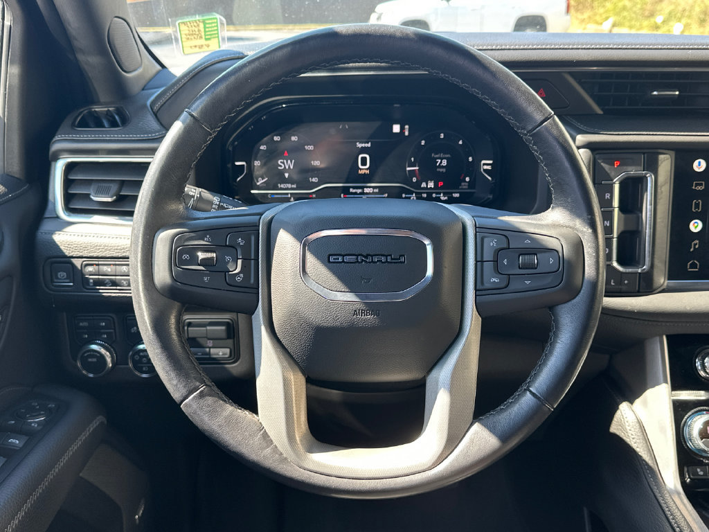 Used 2022 GMC Yukon XL Denali w/ Advanced Technology Package AWD/4WD image 26