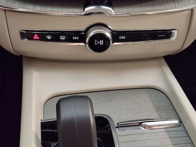 Used 2025 Volvo XC60 T8 Plus w/ Protection Package Premier image 18