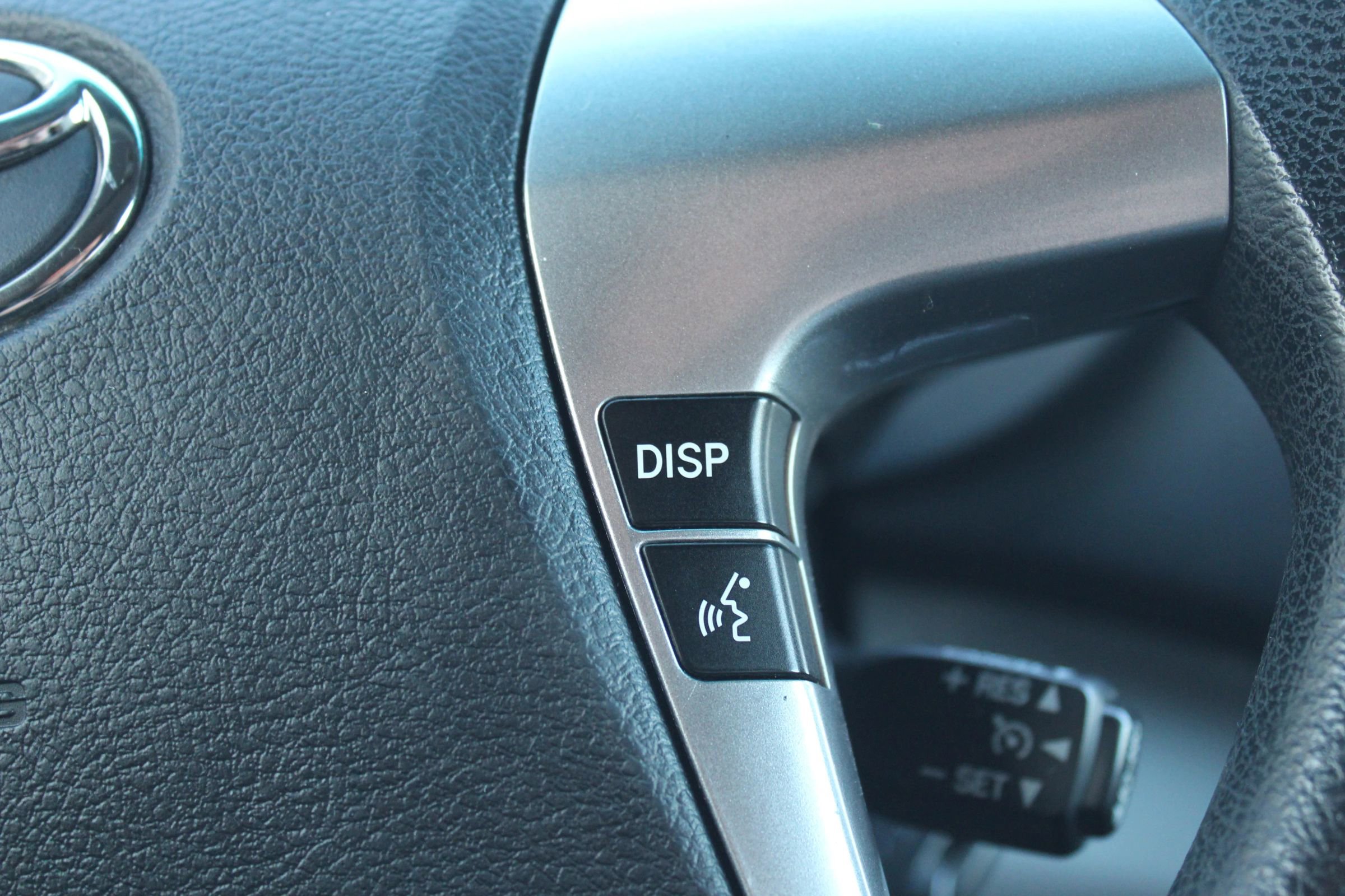 Used 2011 Toyota Highlander Hybrid w/ Cold Weather Pkg image 27