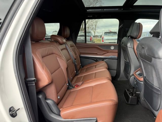 Used 2025 Lincoln Navigator L Reserve image 22