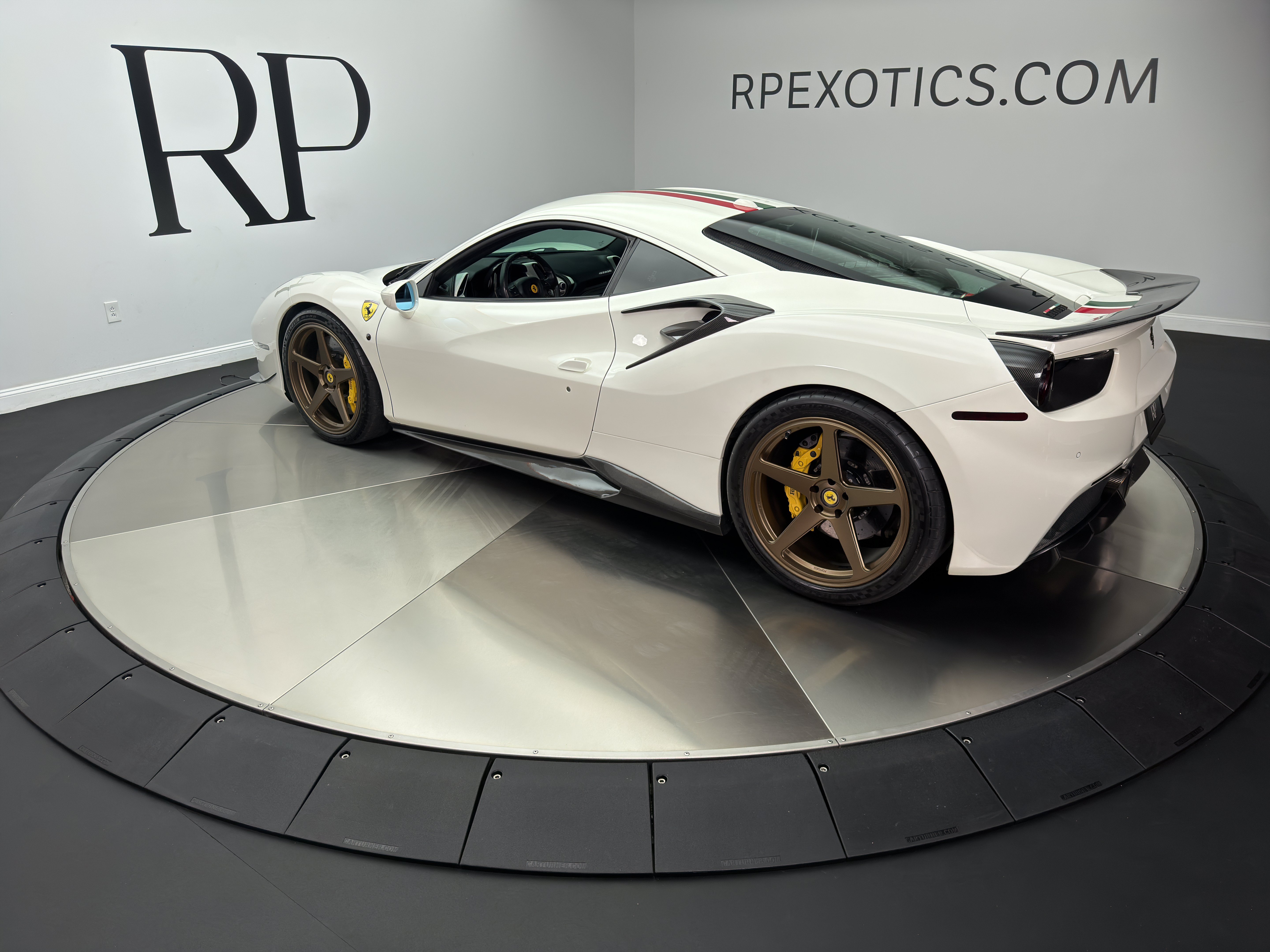 Used 2016 Ferrari 488 GTB RWD image 6