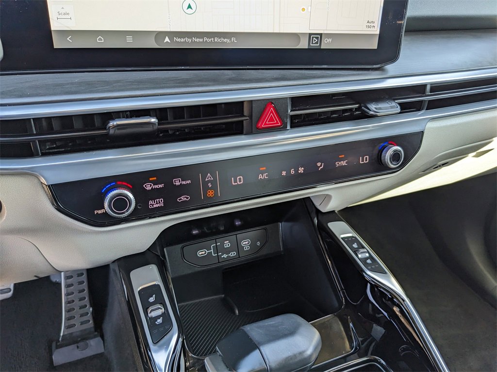 Certified 2025 Kia Sorento SX image 27