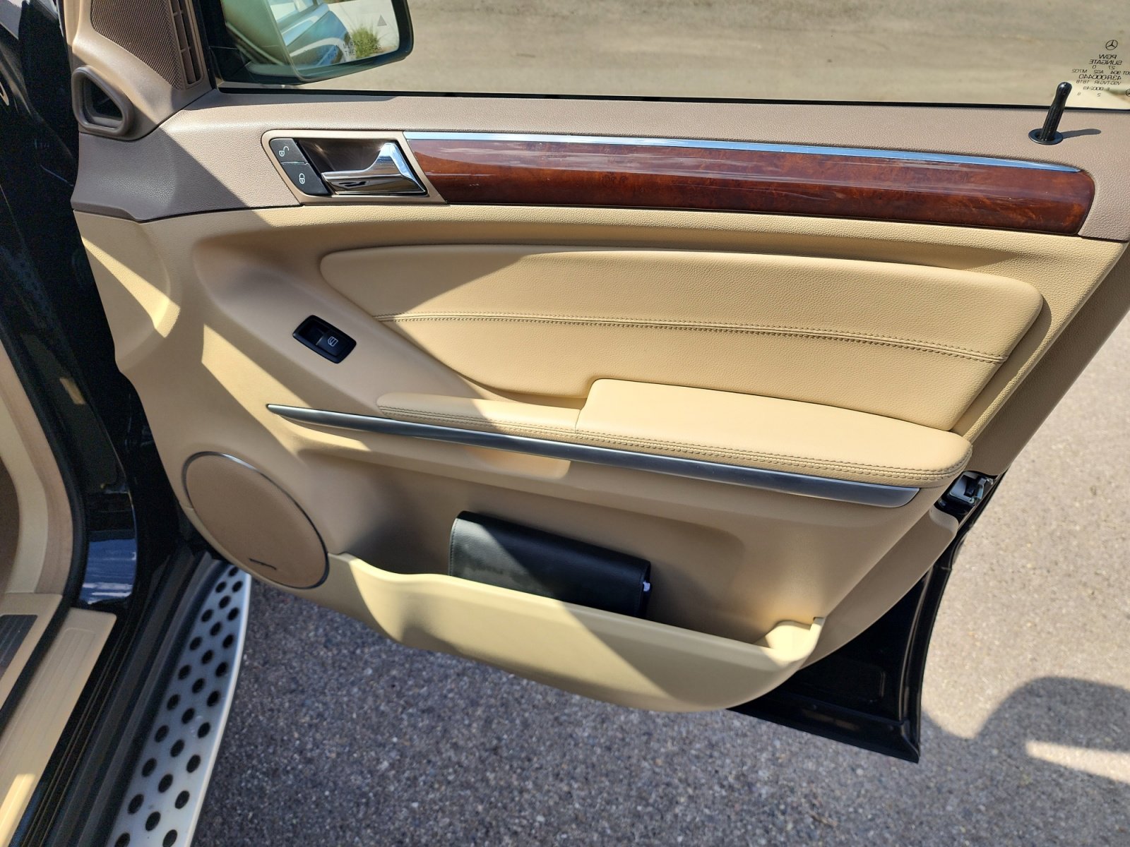 Used 2011 Mercedes-Benz GL 550 4MATIC w/ Chrome Accessory Pkg image 16